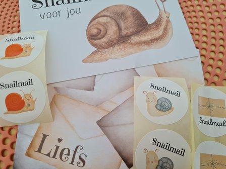Snailmail - Set van 2 Ansichtkaarten en 6 Stickers