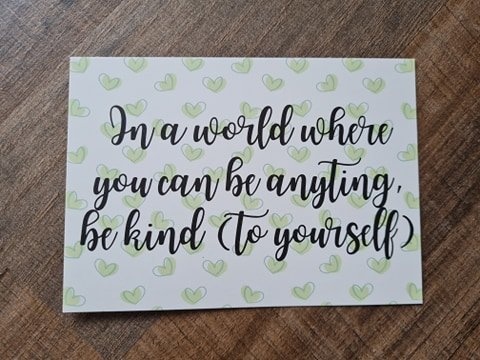 'In a world where you can be anything, be kind (to yourself)' - Ansichtkaart
